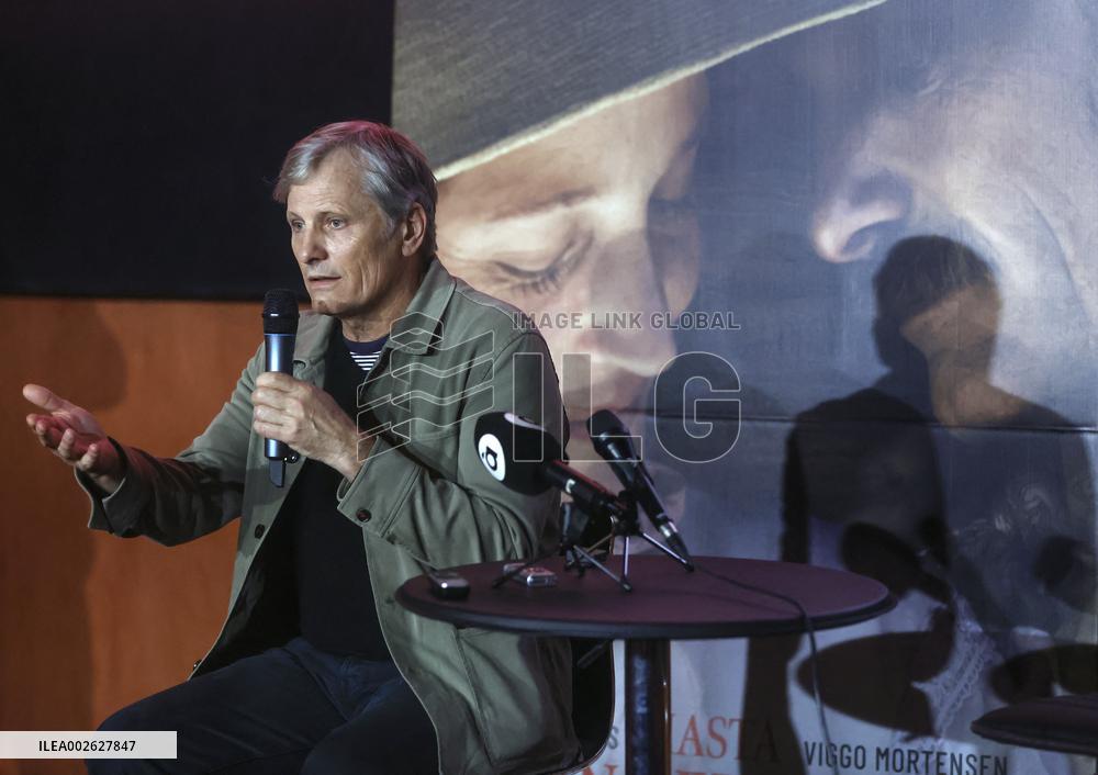 Viggo Mortensen Press Conference - Madrid