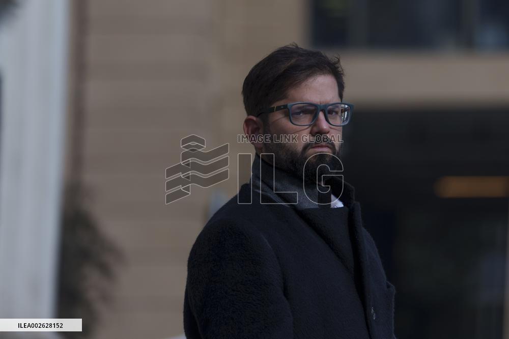 President Boric participates in the changing of the guard at the