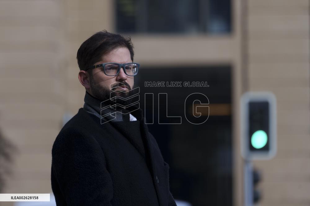 President Boric participates in the changing of the guard at the