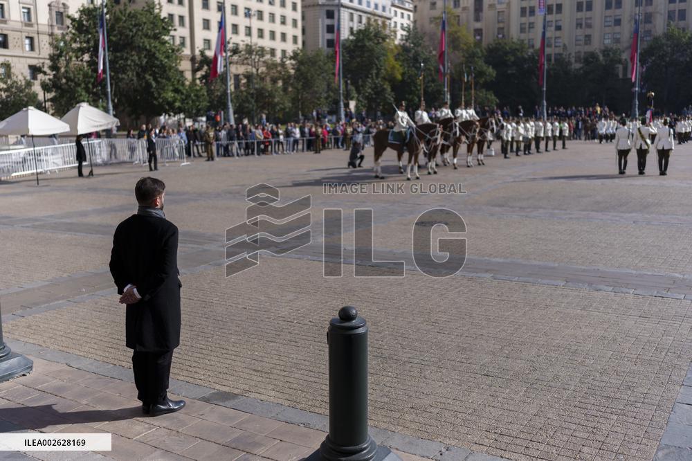 President Boric participates in the changing of the guard at the