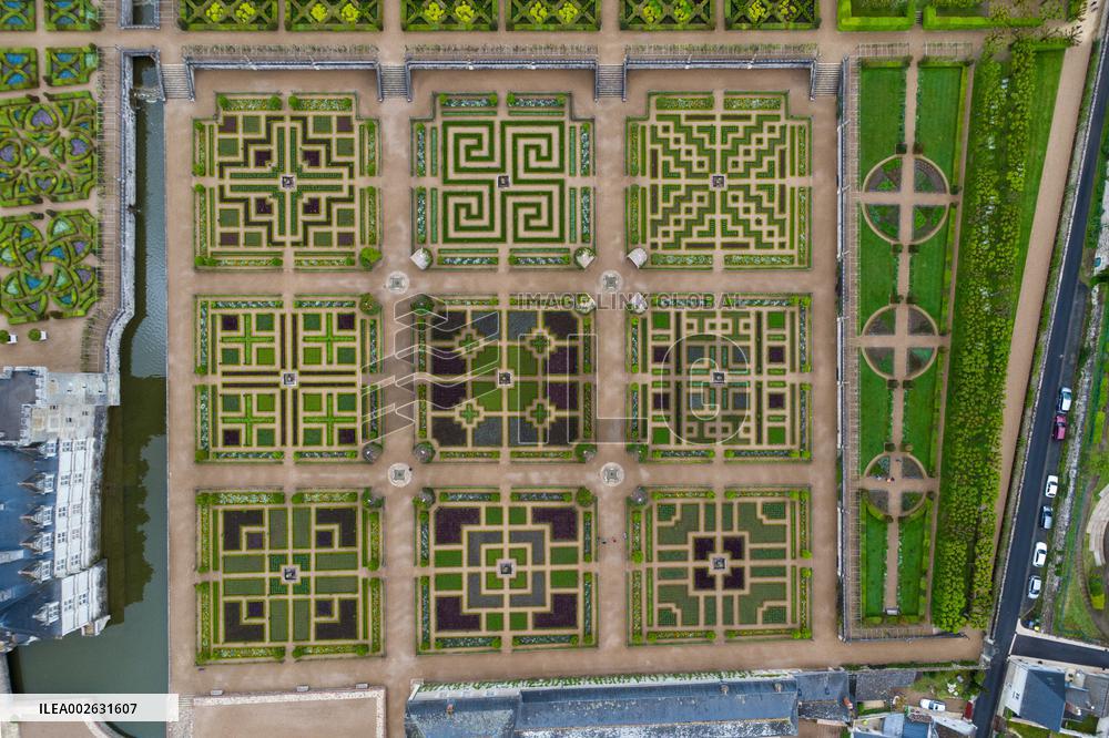 FRANCE-LOIRE VALLEY-CASTLE