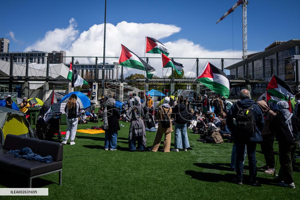Students Set Up Anti-Israel Encampment - Vancouver