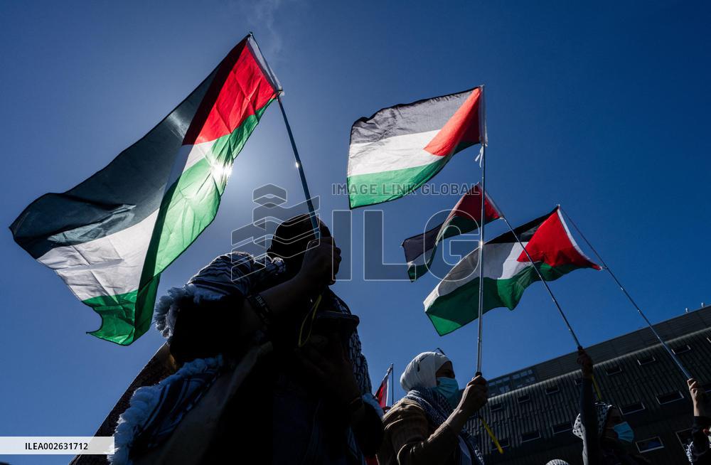 Students Set Up Anti-Israel Encampment - Vancouver