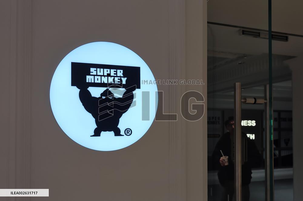 SUPERMONKEY Gym