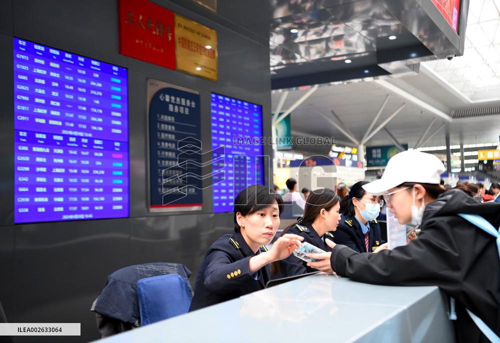 CHINA-MAY DAY HOLIDAY-RAILWAY-TRAVEL RUSH (CN)
