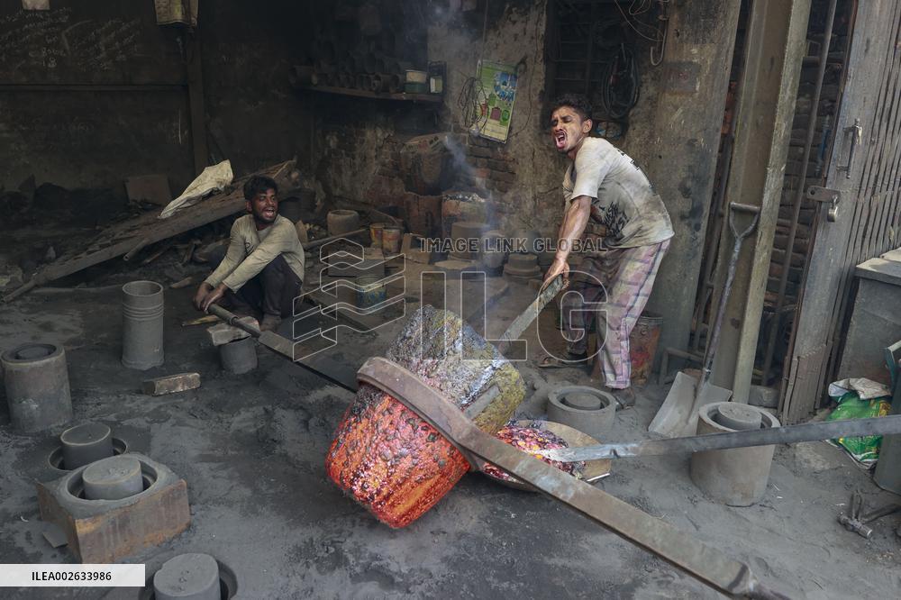 Daily Life Of Bangladeshi Dockyard Workers - Dhaka