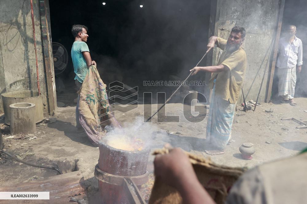Daily Life Of Bangladeshi Dockyard Workers - Dhaka