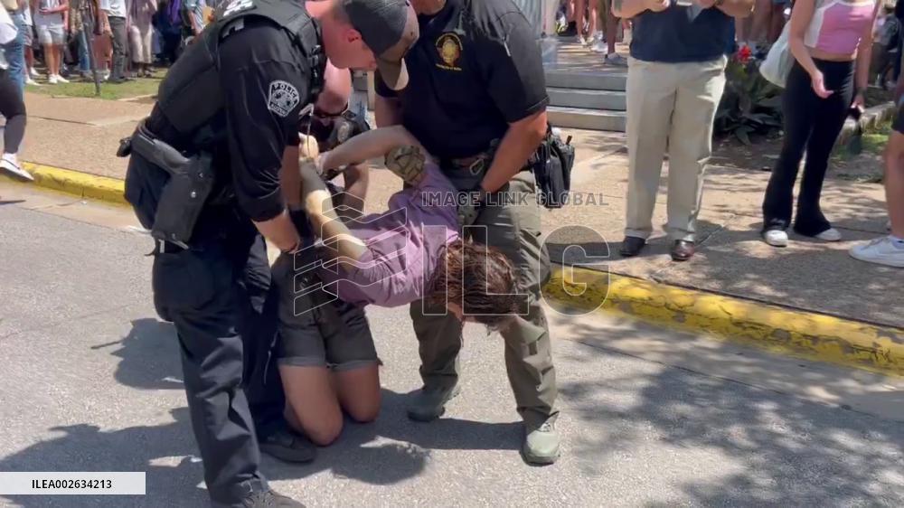 US: Police Arrest Pro-Palestine Protesters At UT Austin That Defied Dispersal Order 3