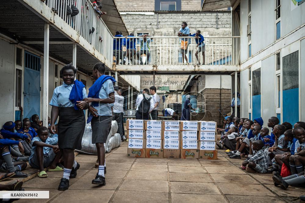 KENYA-NAIROBI-FLOOD VICTIMS-CHINESE COMPANY-DONATION