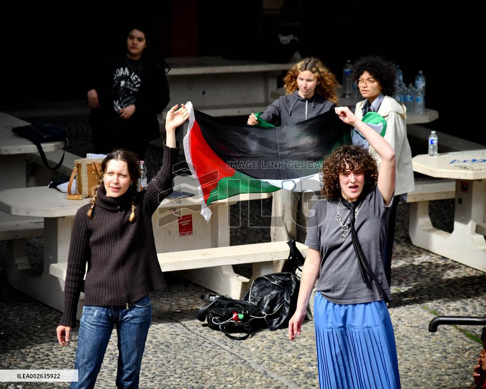Pro-Palestinian Students Rally At Tolbiac University - Paris