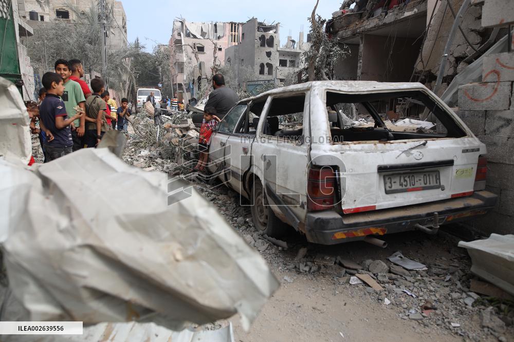 MIDEAST-GAZA-DEIR EL-BALAH-ISRAEL-STRIKE-AFTERMATH