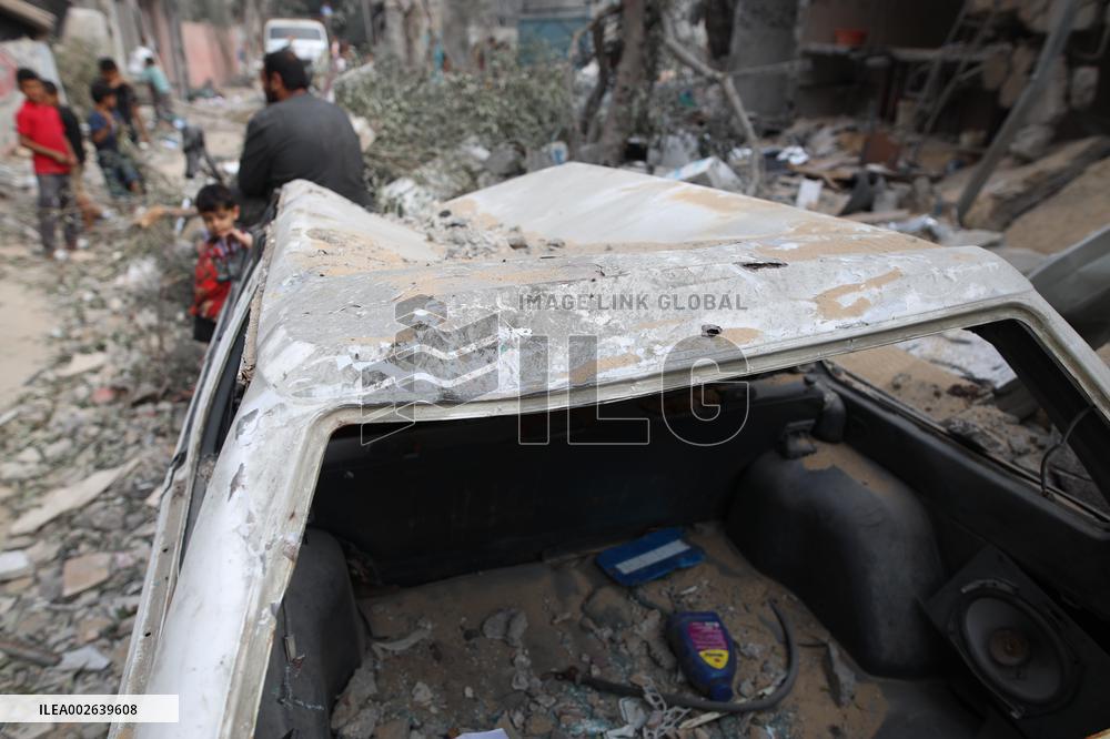 MIDEAST-GAZA-DEIR EL-BALAH-ISRAEL-STRIKE-AFTERMATH