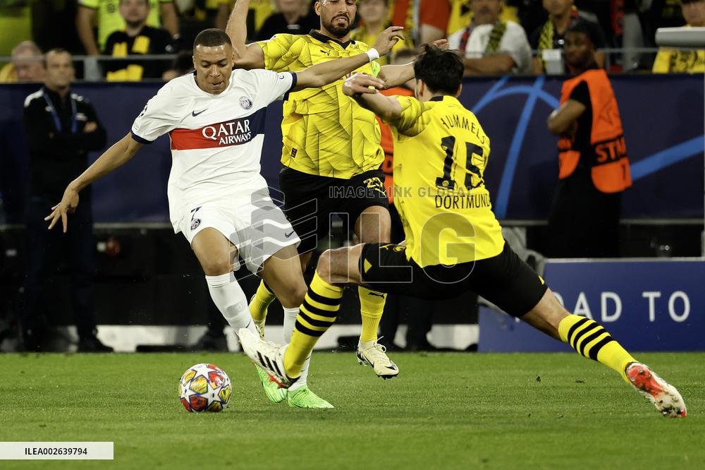 (SP)GERMANY-DORTMUND-FOOTBALL-UEFA CHAMPIONS LEAGUE-DORTMUND VS PSG