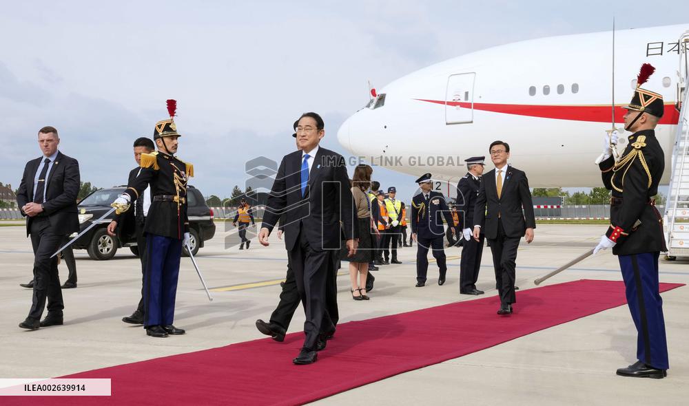 Japan PM Kishida in France