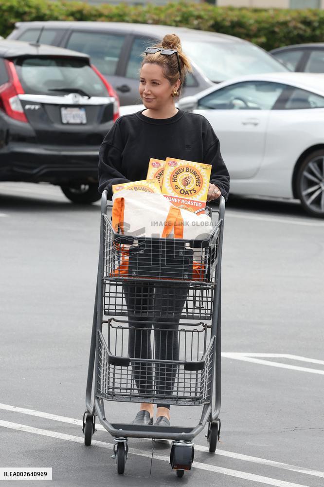 Ashley Tisdale Does Grocery Shopping - LA