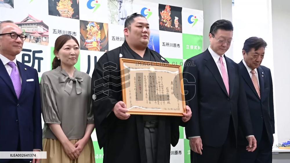Sumo tourney champ Takerufuji's triumphant return home
