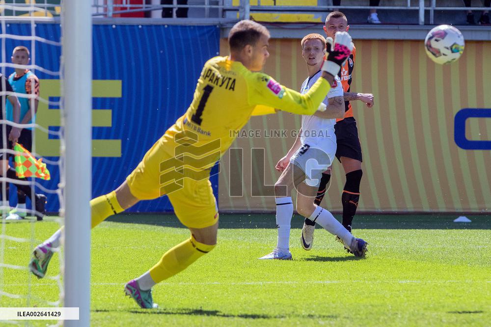 Shakhtar Donetsk defeats Chornomorets Odesa 4-1