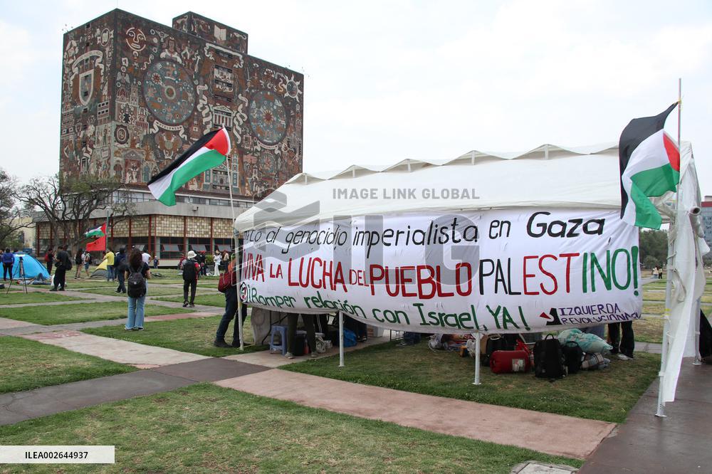 Pro-Palestinian Students Camp Out - Mexico City