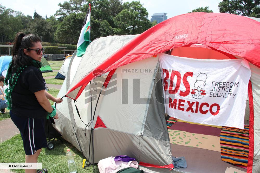 Pro-Palestinian Students Camp Out - Mexico City