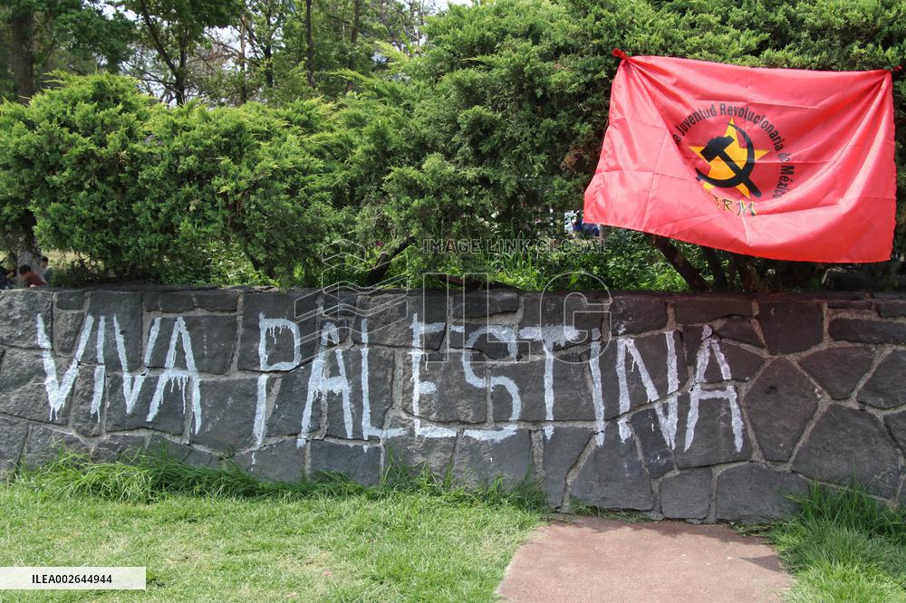 Pro-Palestinian Students Camp Out - Mexico City