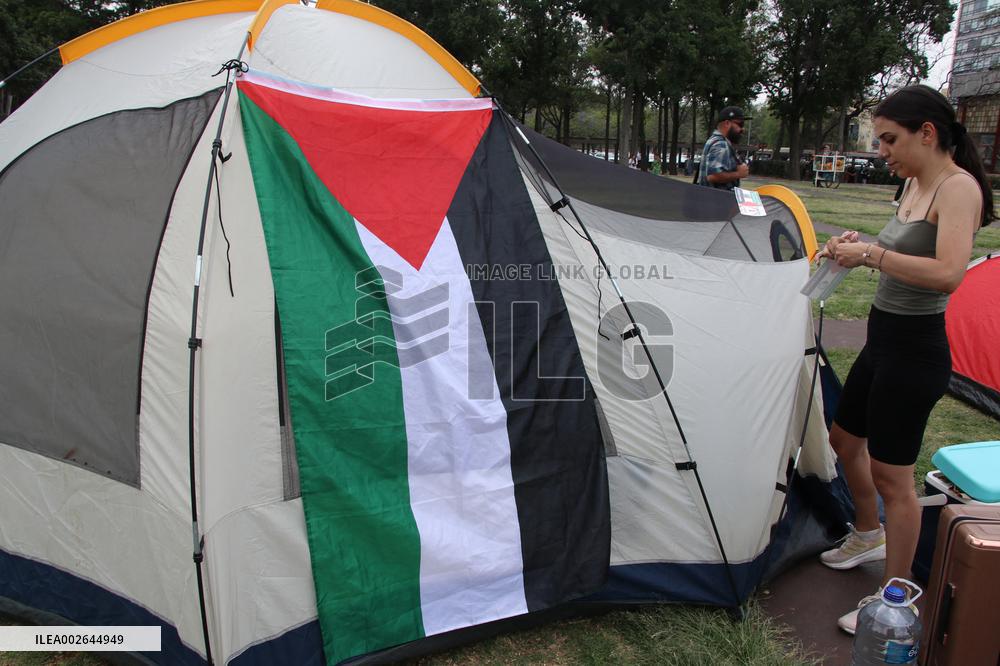 Pro-Palestinian Students Camp Out - Mexico City