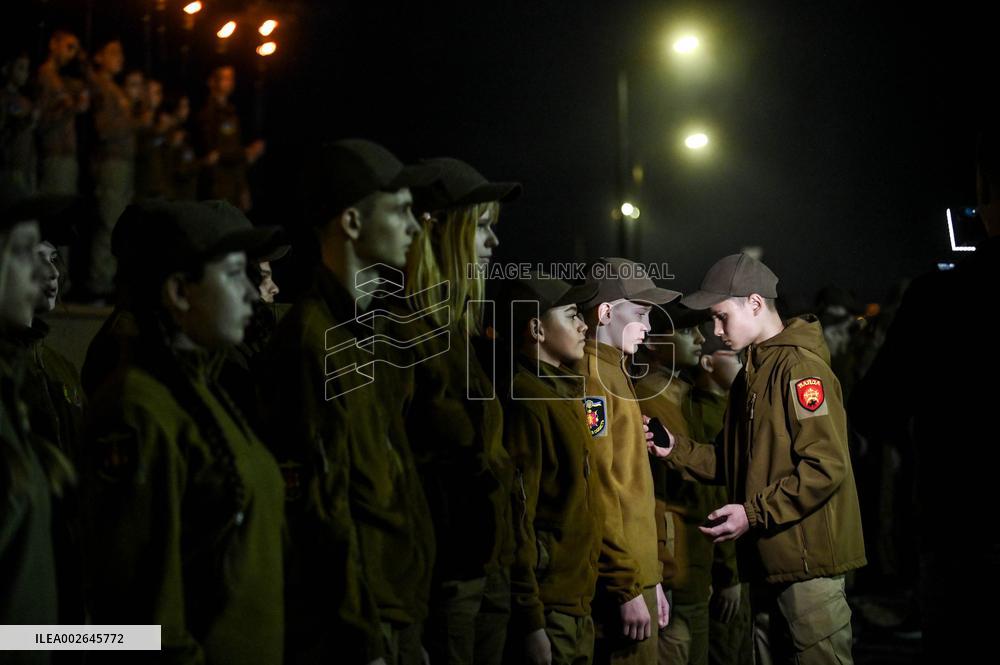 Representatives of Baida youth movement take oath on Khortytsia Island