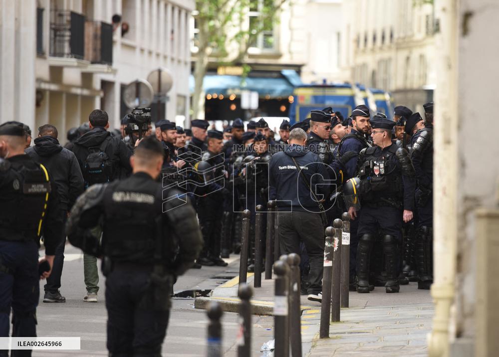 Gendarmes Evacuate Sciences Po - Paris