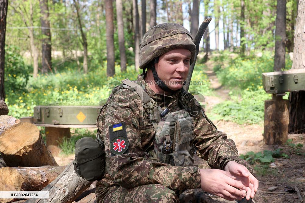 Volunteer medics of Ukraines National Guard brigade