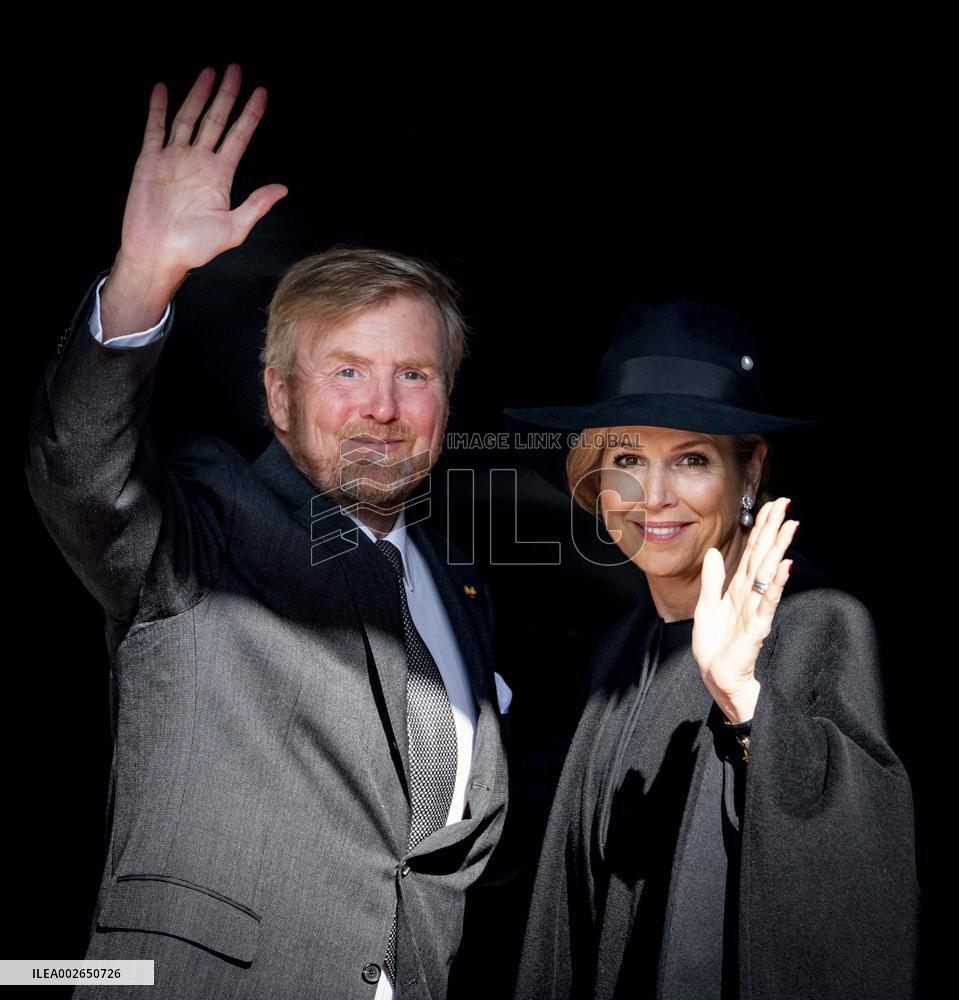 Royals Attend National Remembrance Day Ceremony - Amsterdam