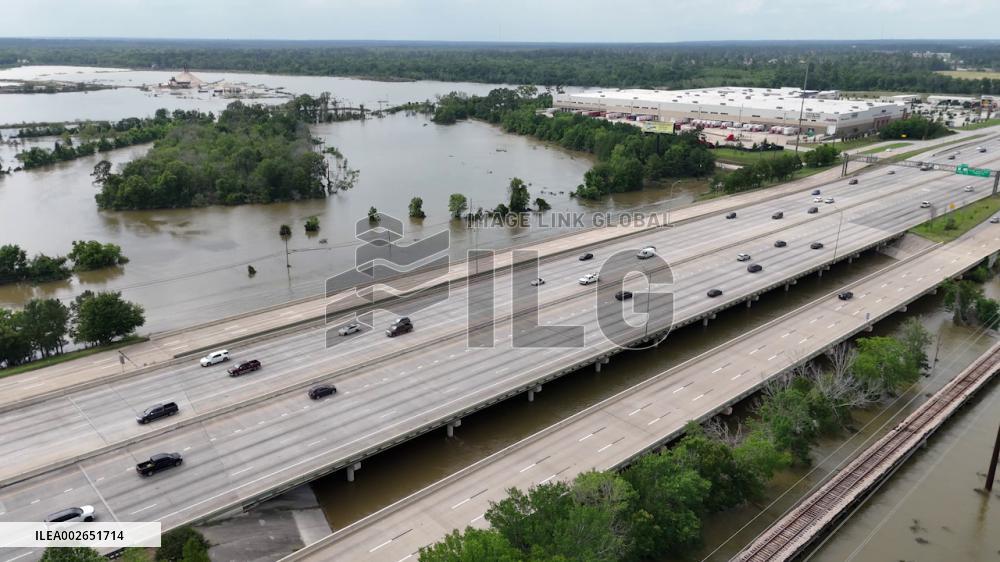 US: Hundreds Rescued As Severe Flooding Continued In Houston Area 2