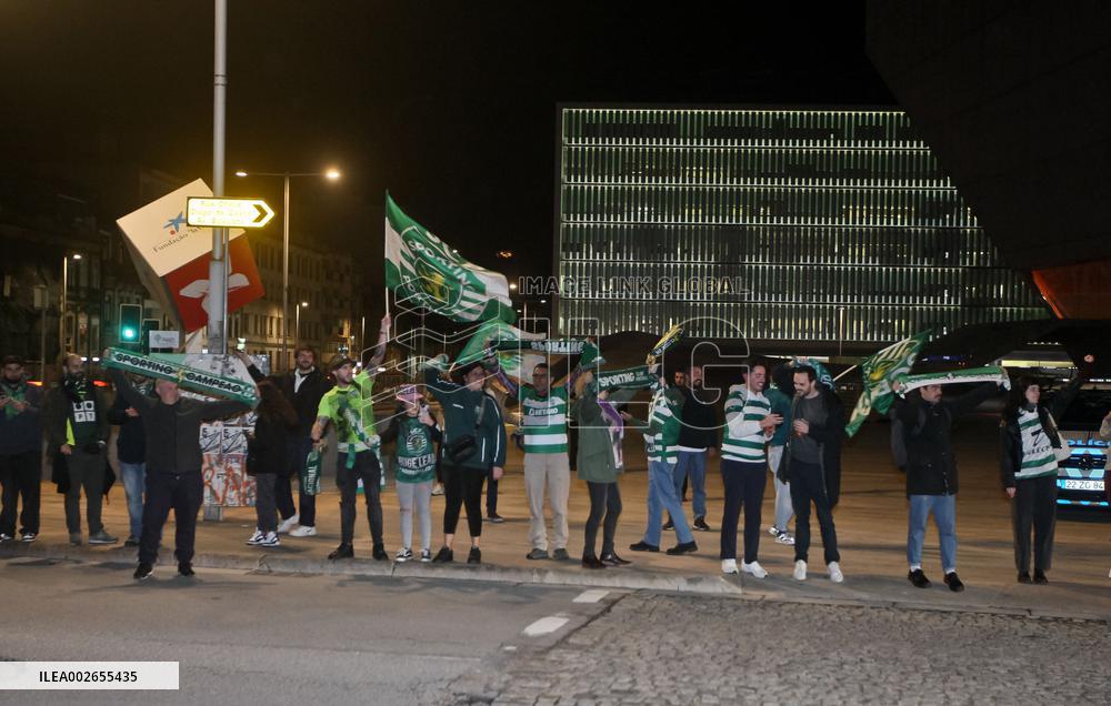 Adeptos do Sporting festejam o titulo de campeões 23/24 no Porto
