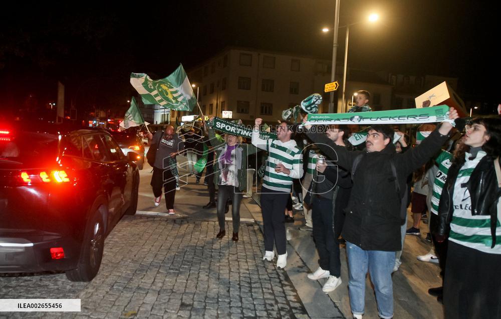 Adeptos do Sporting festejam o titulo de campeões 23/24 no Porto