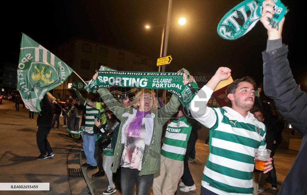 Adeptos do Sporting festejam o titulo de campeões 23/24 no Porto