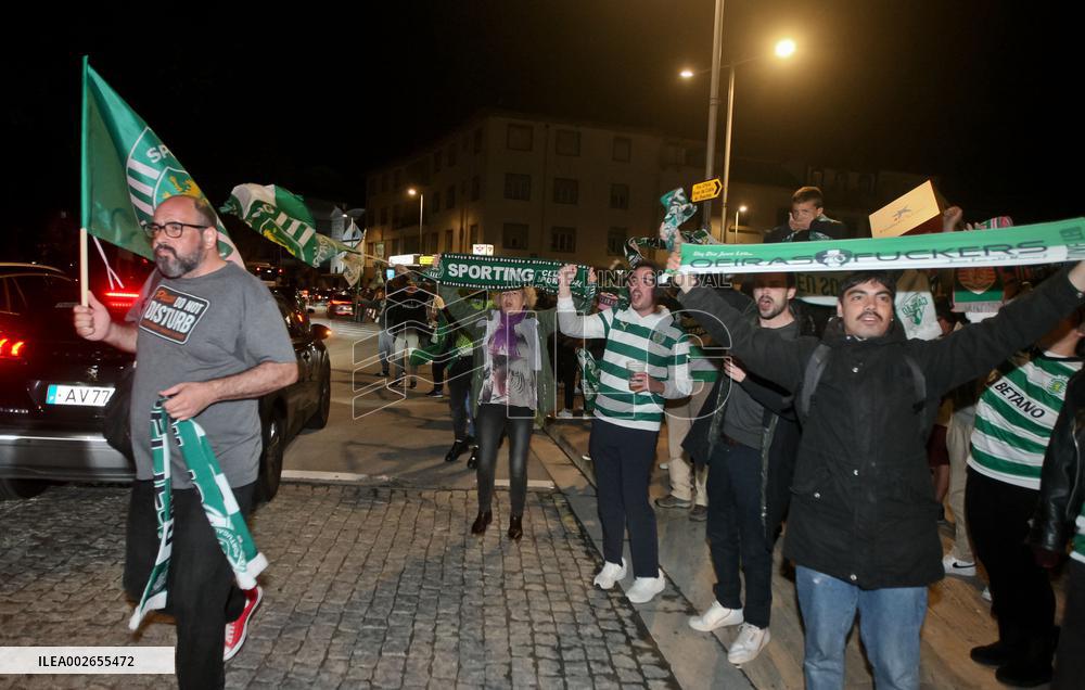 Adeptos do Sporting festejam o titulo de campeões 23/24 no Porto