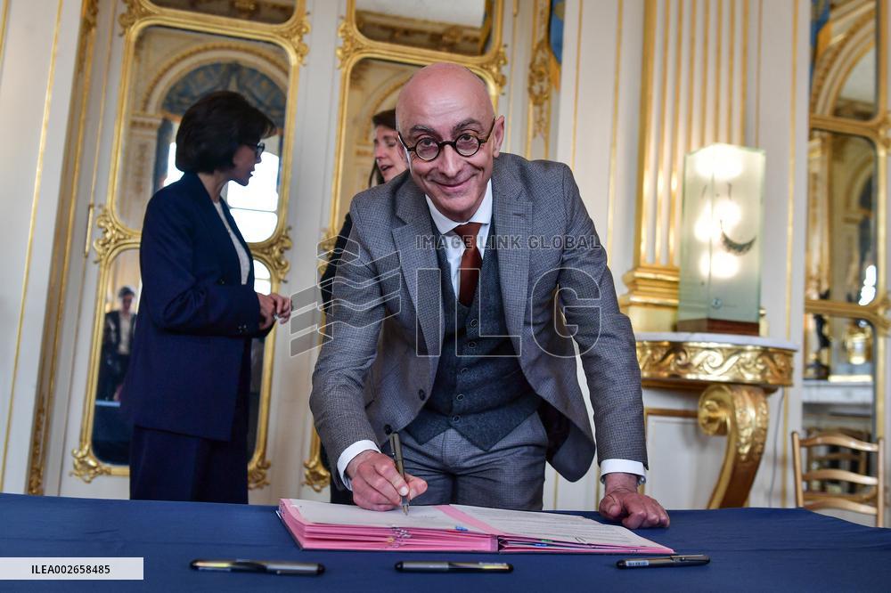 French Culture Minister Rachida Dati collects Bruno Latour's archives FA