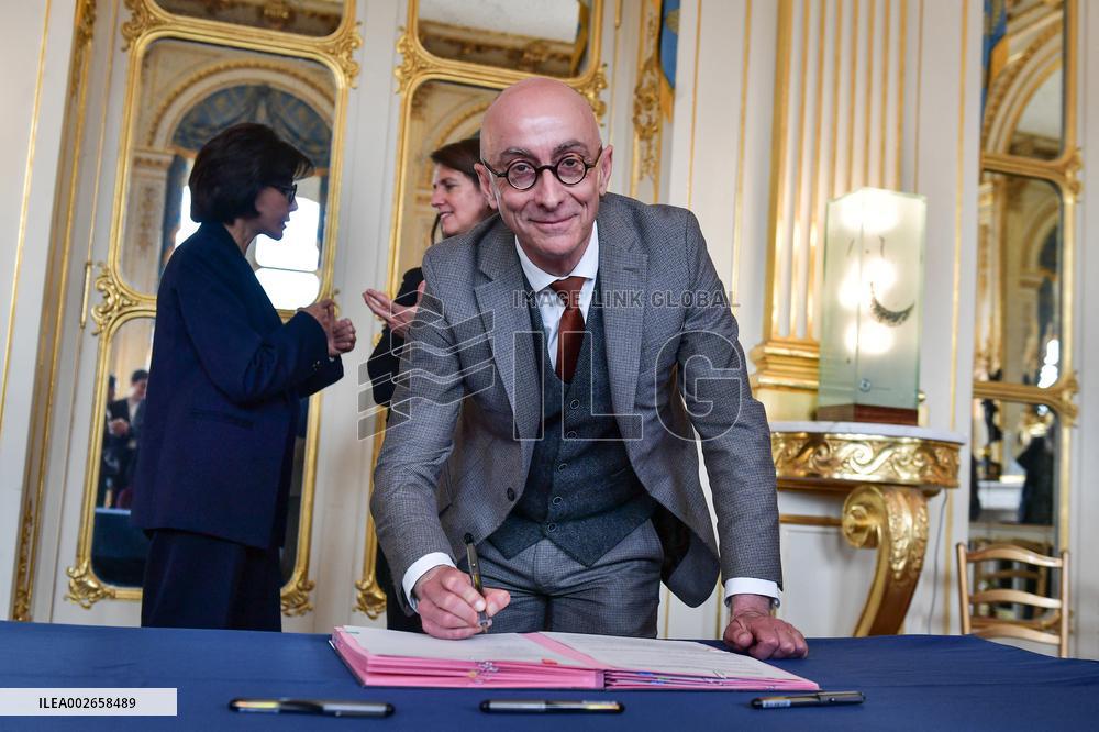 French Culture Minister Rachida Dati collects Bruno Latour's archives FA