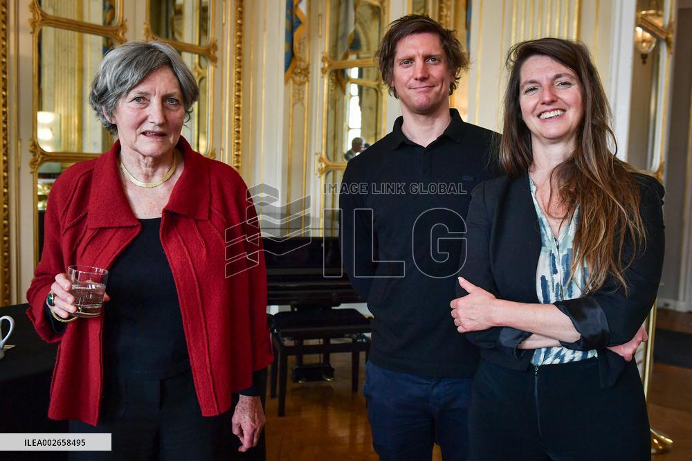 French Culture Minister Rachida Dati collects Bruno Latour's archives FA