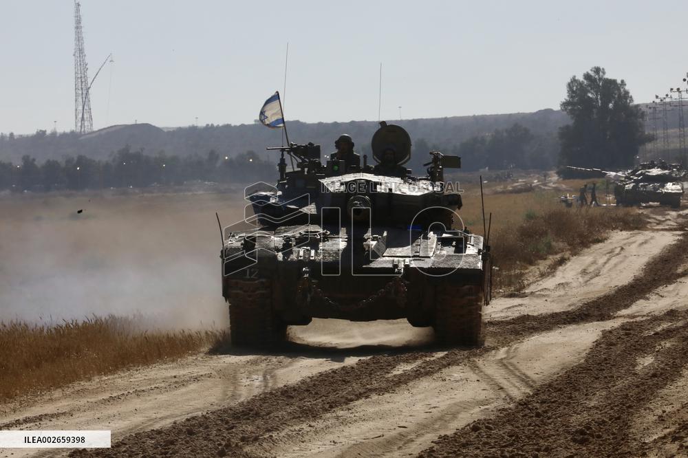 ISRAEL-SHALOM KEREM CROSSING-GAZA-BORDER-ARMY