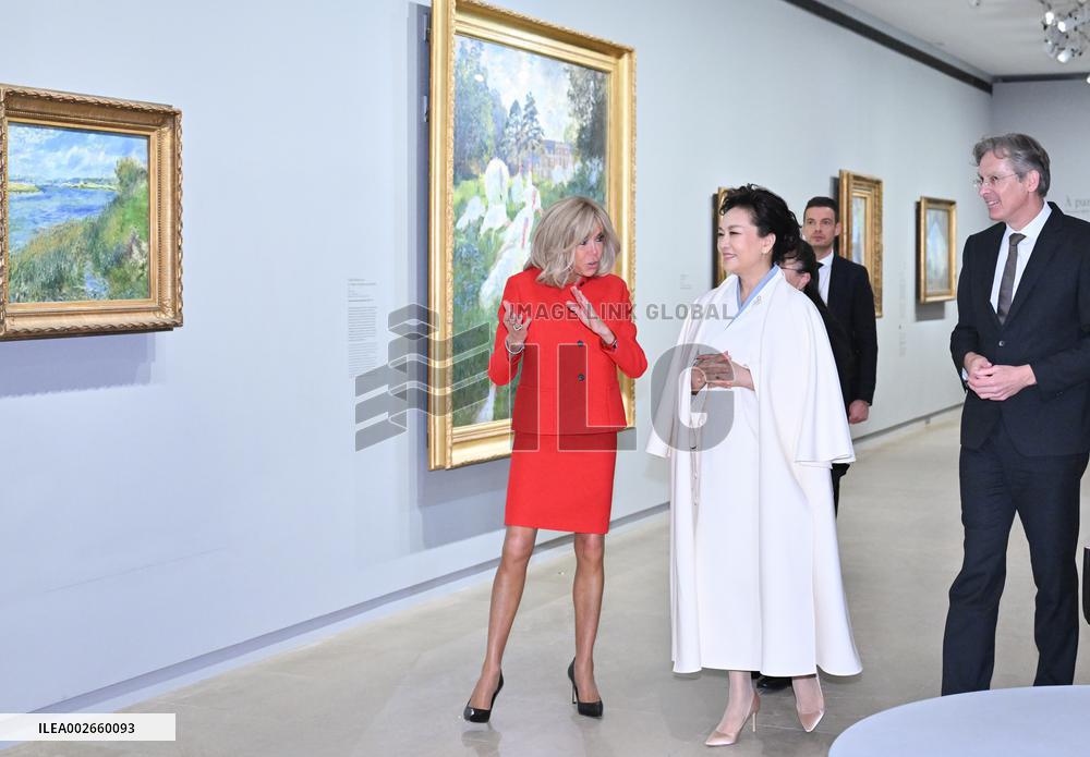 FRANCE-PARIS-PENG LIYUAN-BRIGITTE MACRON-ORSAY MUSEUM-VISIT