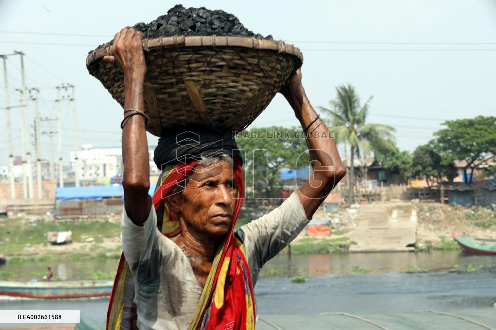 Labourers Are Unloading Coal From A Cargo Ship - Bangladesh