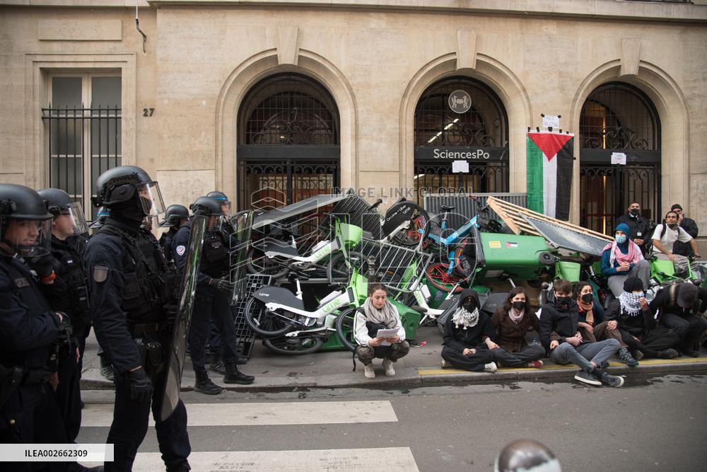 Police Intervention At SciencesPo - Paris