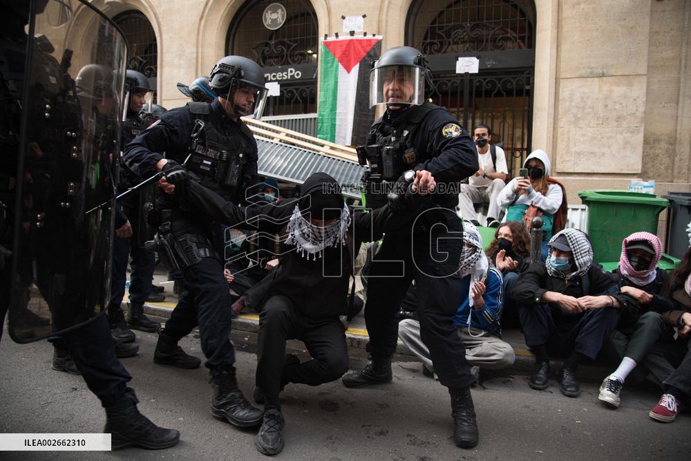 Police Intervention At SciencesPo - Paris