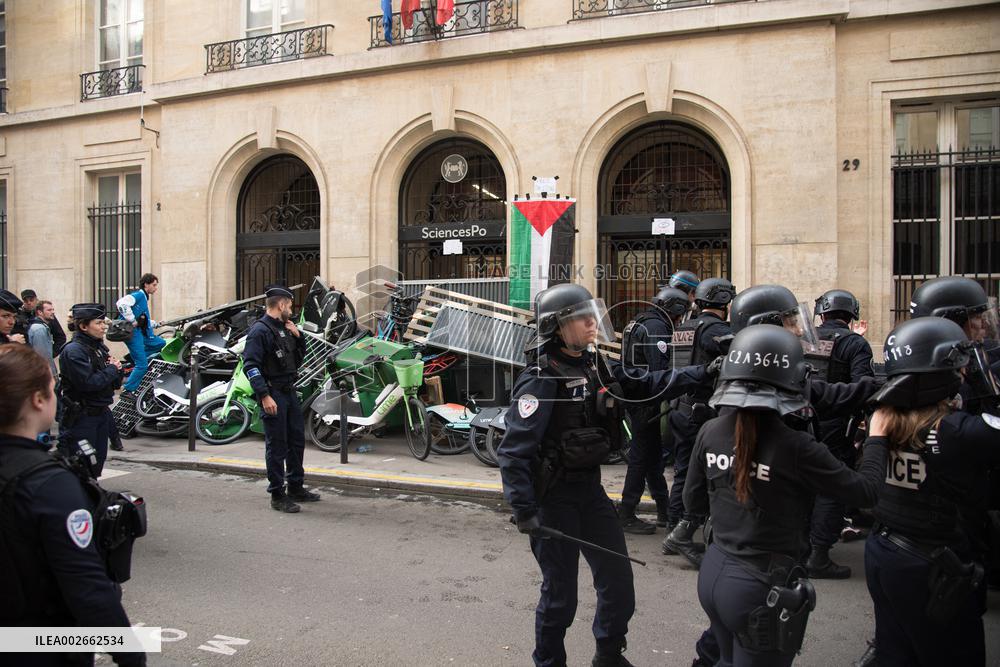Police Intervention At SciencesPo - Paris