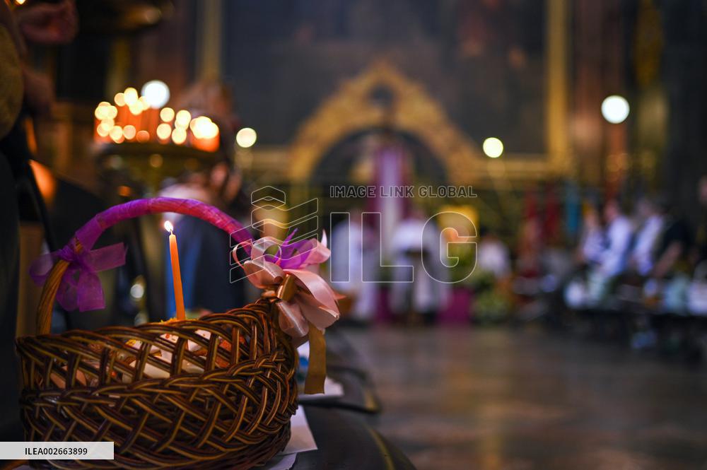 Consecration of Easter baskets in Lviv