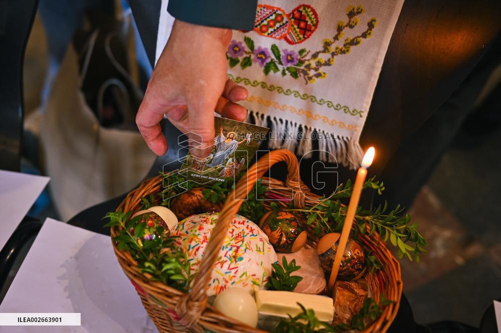 Consecration of Easter baskets in Lviv