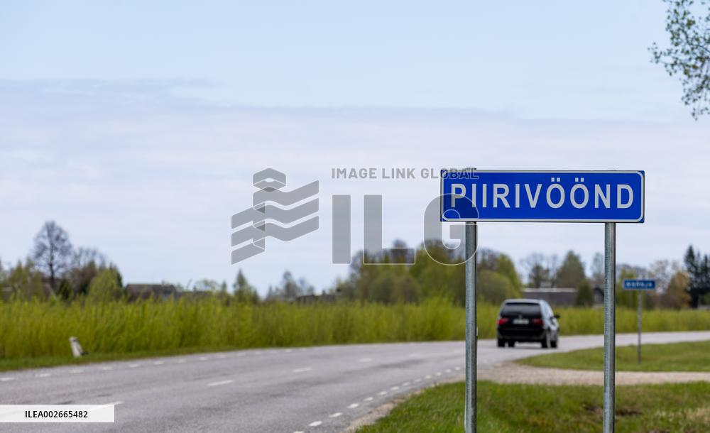 Border zone road sign