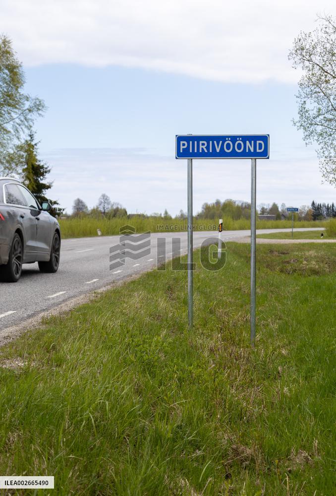 Border zone road sign