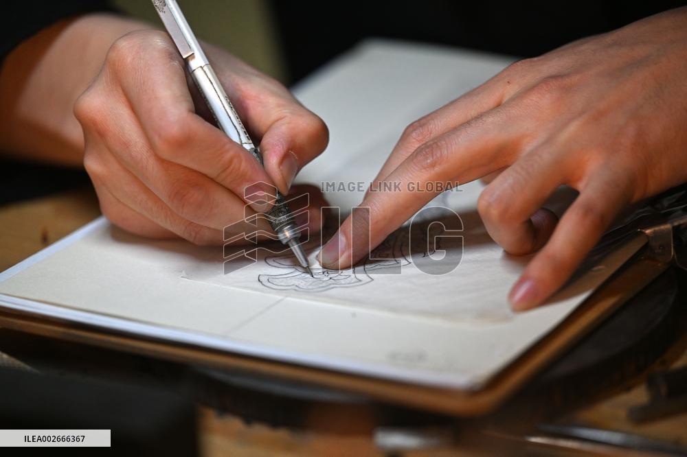 (MASTER OF CRAFTS) CHINA-TIANJIN-MA'S FILIGREE MOSAIC ART-INHERITOR (CN)