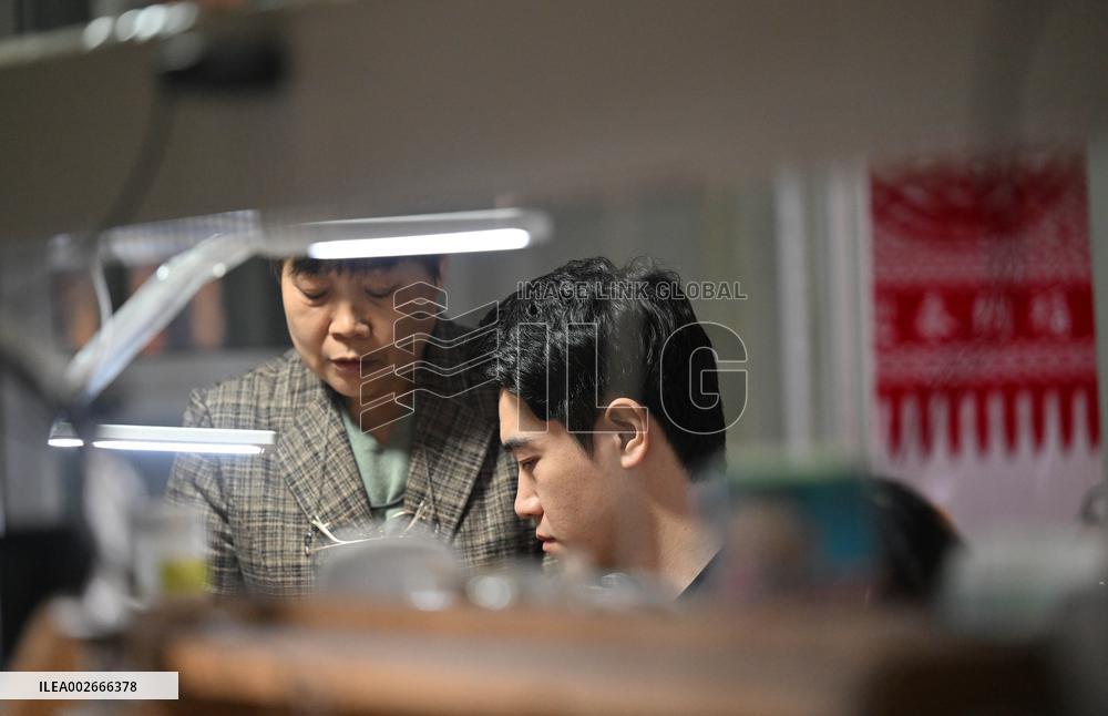 (MASTER OF CRAFTS) CHINA-TIANJIN-MA'S FILIGREE MOSAIC ART-INHERITOR (CN)