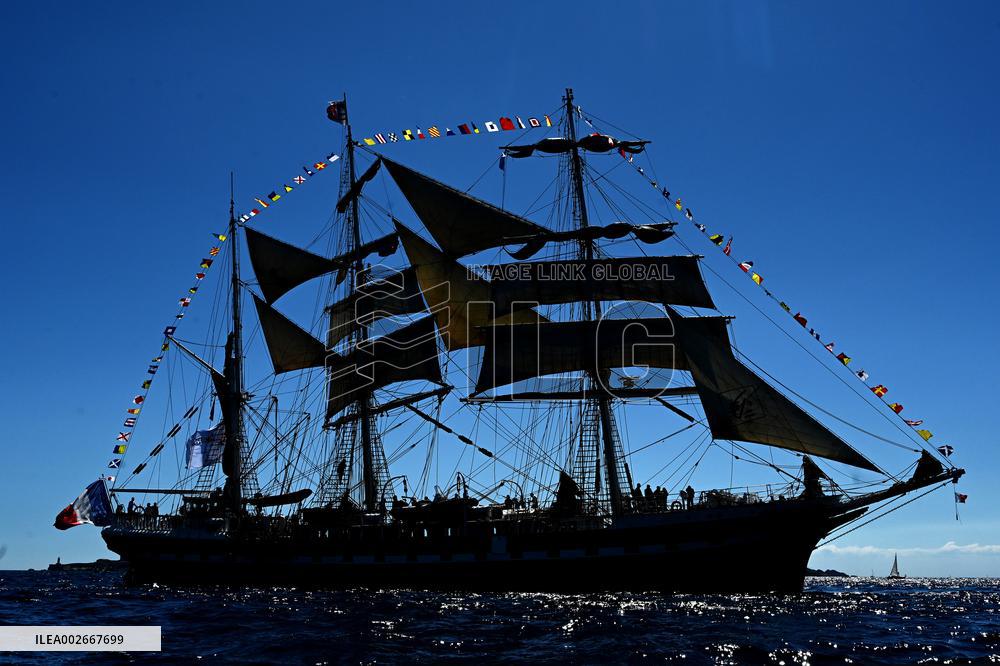 (SP)FRANCE-MARSEILLE-OLYMPIC FLAME-THE BELEM